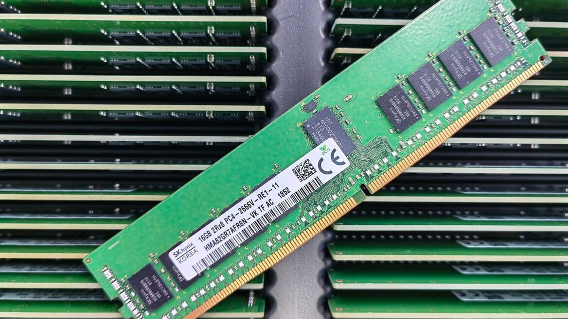Очільник SK Hynix прогнозує глобальний дефіцит чипів памяті щонайменше до 2030 року