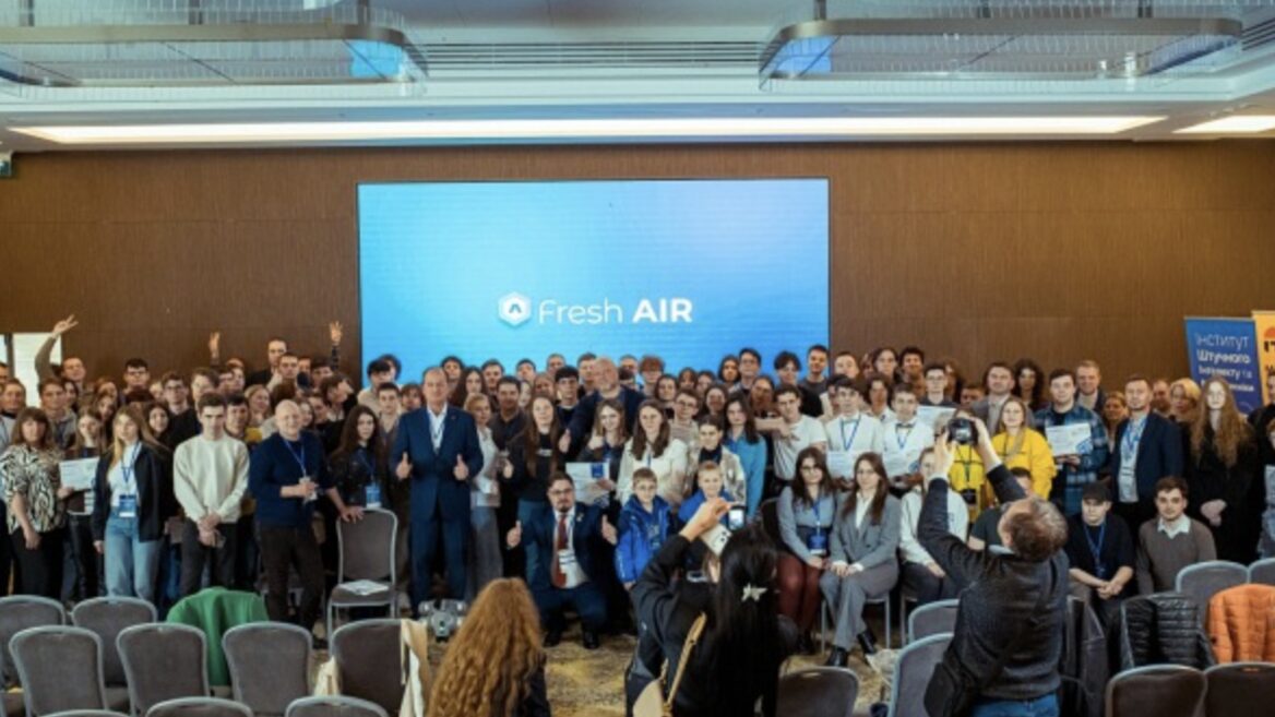 Застосунок від нічних тривог ШІ для агрономів та акустичний пошук мін і рішення для протезування: студенти з 15 міст України показали проєкти на хакатоні Fresh AIR