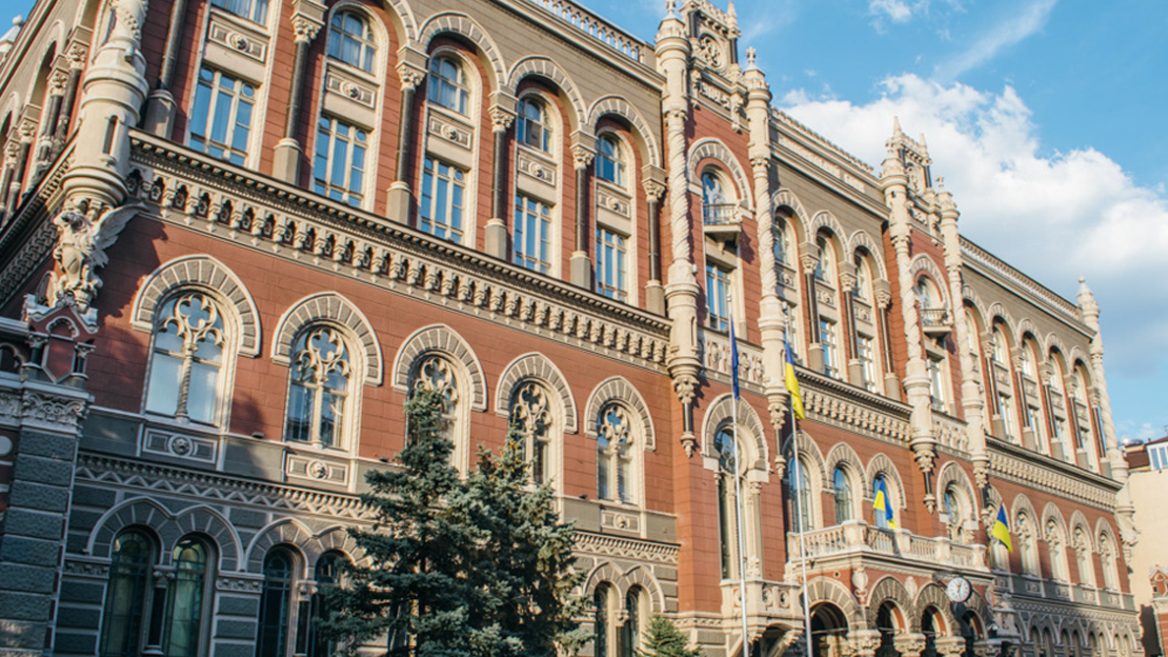 З 21 лютого 2024 року починають діяти оновлені валютні обмеження НБУ: що варто знати бізнесу