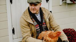 “You choose a chicken, pay 1,000 UAH per month, and in return you get two dozen eggs, also every month.” DTEK IT-worker founded a startup that rents out chickens with a subscription for eggs