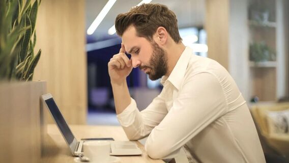 «90% просто пизд*ть». У Threads дискутують, чи можна нині заробляти $8000 в ІТ у 25 років