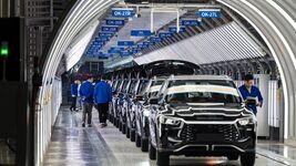 Tesla left behind: Chinese BYD became the largest manufacturer of electric cars by 2025. What are the forecasts for this year?
