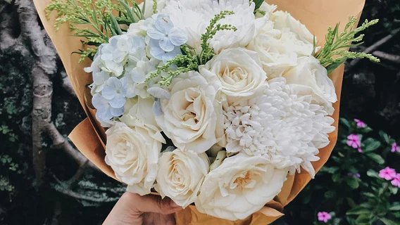 Uklon Store has launched in Dnipro and Odessa. Now you can order flower delivery there