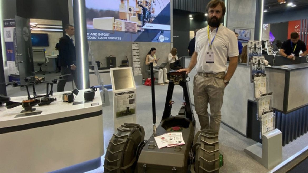 «Роботизовані комплекси» презентували у Стамбулі дрон «Тримінер» який мінує за допомогою коліс