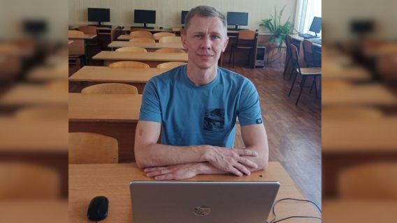 «Хочу, щоб технології приносили користь, а не лише розважали й "присипляли" увагу дітей». Вчитель інформатики з Полтавщини розробляє дитячі освітні застосунки для вивчення абетки, творів з Кобзаря та математики  