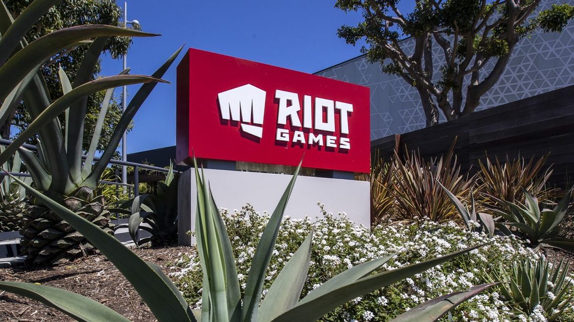 У Riot Games звільняють 11% співробітників. Скорочення торкнеться підрозділів які займаються іграми від невеликих розробників