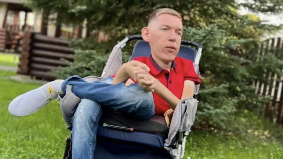 «Його дії завдають моєму бізнесу репутаційної шкоди». monobank обмежив зняття коштів з банки хворого на СМА Назарія Гусакова якого підозрюють у фінансовому шахрайстві