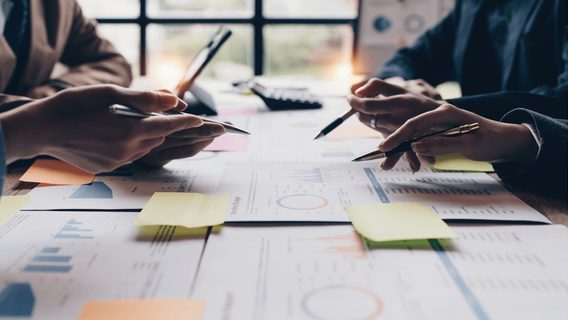 What financial indicators are EPAM, GlobalLogic, Intellas, DXC Luxoft, Sigma Software and Ciklum showing in the first half of the year, and why are they heterogeneous among the largest IT outsourcers?