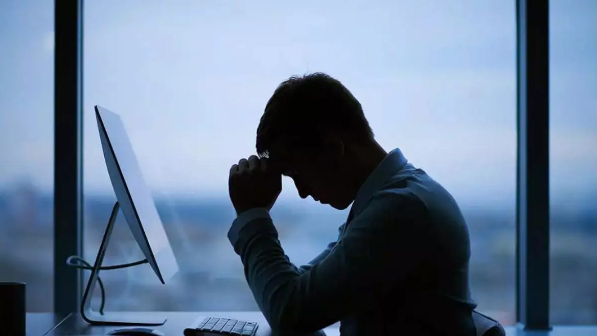 «Я не знаю чи мені є зараз сенс шукати хоч якусь роботу. Її нема». Сеньйор з 18-річним досвідом готовий працювати навіть на $2000 проте пропозицій — нуль