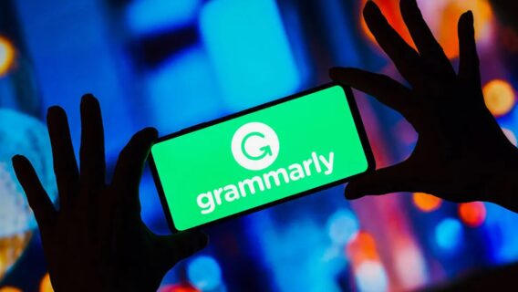 Grammarly запустила ШІ-функцію Expert Review, що дає змогу перевіряти текст від імені Стівена Кінга чи Карла Сагана