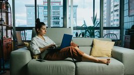 Какие ИТ-специалисты могут быстрее заработать себе на квартиру и сколько годовых зарплат нужно потратить на такую ​​покупку