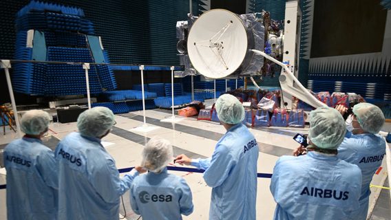Компанія MySat, що збирає супутники, планує перевезти виробництво до Франції та залучає фахівців до команди