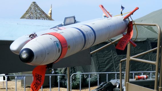В Україні помітили наземні пускові установки для ракет AIM-132 ASRAAM. Що це за ракети та скільки вони коштують