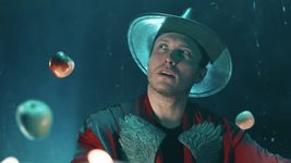 Apple поки що не подавала до суду на українського режисера через APPLE-MAN. Є лише погрози