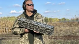 Українські інженери розробили нову антидрон-рушницю проти скидів і мавіків для сучасних реалій фронту. Ось що може «Стріха»