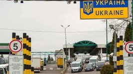Программист заказал подделку военного билета в интернете за $2500 и пытался уехать. Но получил наказание. Какое?