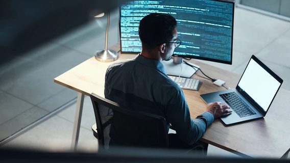 Amazon запускає вісім безплатних курсів із генеративного штучного інтелекту для дорослих та молоді з усього світу