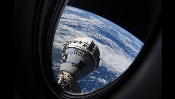 Астронавти, які випробували капсулу Boeing Starliner, застрягли на МКС. У чому причина