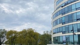 ЕРАМ відкрив офіс у Хмельницькому на кілька десятків місць та зі Starlink. Офіс працюватиме за бронюванням